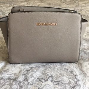 ❤️EC Michael Kors Selma Crossbody ❤️